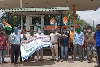 north dinajpur congress agitation against fuel price hike