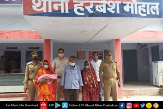 दिल्ली से बच्चा चुराकर ले जा रहे दंपत्ति को पुलिस ने पकड़ा