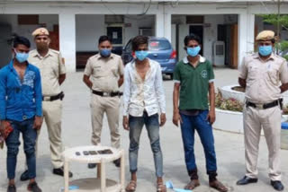 fatehpur beri police arrested three thieves in delhi