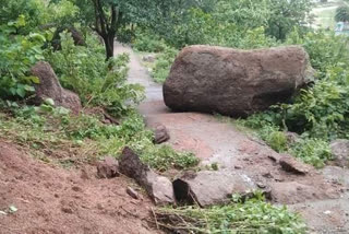 টানা বৃষ্টির জেরে ধস জয়চণ্ডী পাহাড়ে