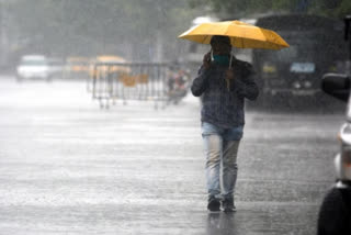 Heavy rain fall in many areas of Delhi