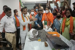 BJP councilor keeping soil on the table