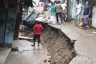 road collapsed due to continuous rain in Uluberia