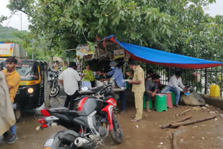 crowd of citizens at choupati in thane