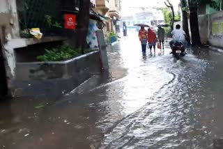 مغربی بنگال: گزشتہ میں 48 گھنٹوں سے بارش جاری، عام زندگی مفلوج