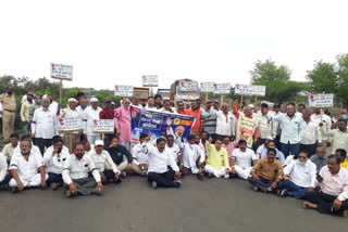 Road block on Mumbai-Agra highway in Dhule by OBC organization