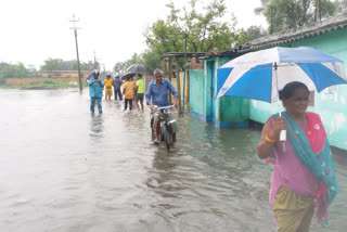 গৃহবন্দি শতাধিক পরিবার দুর্গাপুর 34 নম্বর ওয়ার্ড জুড়ে যেন জলছবি