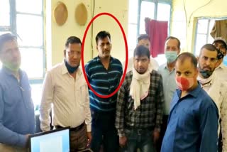 bharatpur news  ASI arrested while taking bribe  bribe of ten thousand rupees  crime in bharatpur  रूपवास थाना  सहायक उपनिरीक्षक विनोद कुमार  ACB  भरतपुर की ताजा खबर  भरतपुर न्यूज