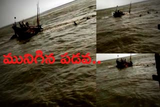 boat capsizes