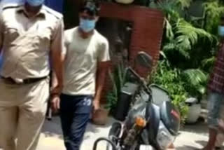 mayapuri police arrested two criminals in delhi