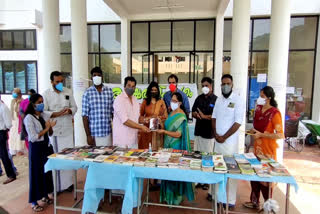 national reading day  വായനാ ദിനം  കൊവിഡ് രോഗികള്‍  ഡിവൈഎഫ്ഐ  DYFI  library for covid patients