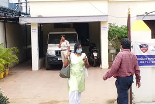 CWC and child line rescued Child, 6 days old child rescued, woman of malisahi in bhubaneswar, 10 ହଜାରେ ବିକ୍ରି 6 ଦିନର ଶିଶୁ