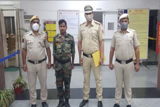 delhi police arrested fake army officer