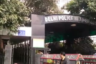 delhi PCR Mobile Police  arrested one accused  for trying to rob mobile