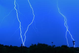 a woman died due to lightning strike in Bankura