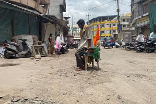 प्रदक्षिणा मार्गावर खड्ड्यांचे साम्राज्य