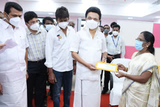 fencer bhavani devi  saber bhavani devi  5 lakhs fund for fencer bhavani devi  cm stalin give 5 lakhs fund for fencer bhavani devi  chennai news  chennai latest news  chennai cm stalin give 5 lakhs fund for fencer bhavani devi  cm stalin  mk stalin  வாள்வீச்சு வீராங்கனை  வாள்வீச்சு வீராங்கனை பவானிதேவி  வாள்வீச்சு வீராங்கனைக்கு 5 லட்சம் ரூபாய் நிதியுதவி  சென்னை செய்திகள்  சென்னை வாள்வீச்சு வீராங்கனைக்கு 5 லட்சம் ரூபாய் நிதியுதவி  ஒலிம்பிக் போட்டி