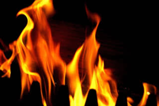 2 Indian workers killed in fire mishap at steel factory in Nepal  Two Indian workers have died in a fire accident at a steel factory in southern Nepal's Bara district, according to a media report on Sunday.  Two Indian workers have died in a fire accident at a steel factory in southern Nepal's Bara district, according to a media report on Sunday.3  The fire at the factory of Jagadamsa Steels started after a furnace oil tank exploded on Saturday evening.  ഫാക്ടറിയില്‍ ഓയില്‍ ടാങ്ക് പൊട്ടിത്തെറിച്ചതിനെ തുടര്‍ന്നാണ് അഗ്നിബാധയുണ്ടായത്.  നേപ്പാളിലെ സ്റ്റീൽ ഫാക്ടറിയിൽ തീപിടുത്തം; രണ്ട് ഇന്ത്യന്‍ തൊഴിലാളികൾ മരിച്ചു  ബിഹാർ സ്വദേശികളായ പ്രദീപ് ഗോദ് (40), രാംനാഥ് മഹാതോ (45) എന്നിവരാണ് മരിച്ചത്.  The deceased have been identified as Pradeep God (40) and Ramnath Mahato (45) of Bihar.  ശനിയാഴ്ച വൈകുന്നേരം ജഗതാംസ എന്ന സ്റ്റീല്‍ ഫാക്ടറിലാണ് സംഭവം നടന്നത്.