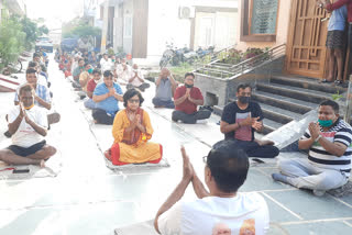 BJP leaders organized Yoga Day in Muradnagar