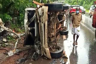 Five killed in a car-lorry accident in Kozhikode