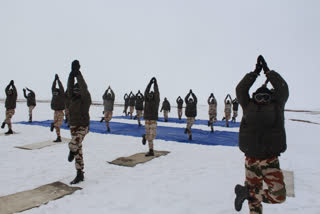 itbp jawan did yoga in himalayas