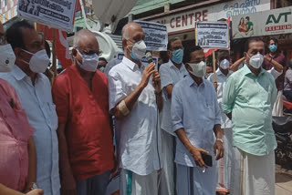 clt  fuel price hike protests in kozhikode  fuel price hike  fuel price news  protests against central government  kozhikode protests  ഇന്ധന വില വർധന  കോഴിക്കോട്ടും പ്രതിഷേധ പരിപാടി  സംയുക്ത ട്രേഡ് യൂനിയൻ സമരസമിതി  ചക്രസ്തംഭന സമരം