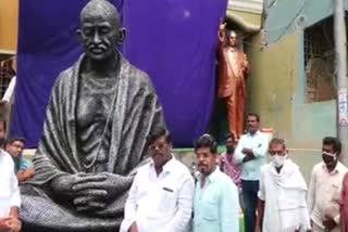 tenali-sculptor-makes-mahatma-gandhi-statue-with-75000-iron-bolts