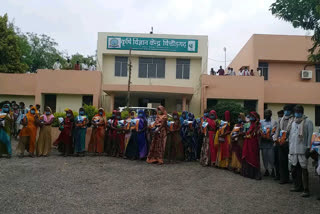 seed distribution in chittorgarh, kharif crops sowing training