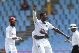 jason holder Takes a One-Handed Stunning Catch to dismiss keshav maharaj in 2nd- test match wi vs sa