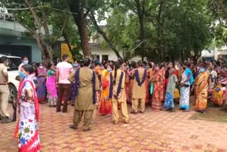 agitation of villegers at sarenga in bankura over awas yojna list