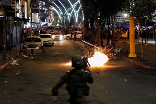 20 Palestinians injured in clashes with Israeli citizens  security forces in Jerusalem  ജെറുസലേമിൽ സംഘർഷം  ജെറുസലേം സംഘർഷം  ജെറുസലേം സംഘർഷം പലസ്‌തീനികൾക്ക് പരിക്ക്  പലസ്‌തീനികൾ  പലസ്‌തീൻ  ഇസ്രയേൽ  Palestinians injured  Palestine  Israel  Jerusalem