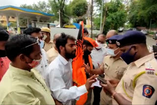 Agitator's arrested by police in aurangabad