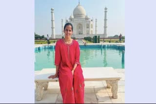 Star Badminton player Saina Nehwal enchanted by the beauty of Taj Mahal