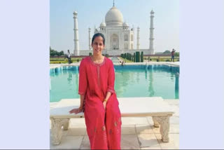 star badminton player saina nehwal visits taj mahal with husband  Parupalli Kashyap