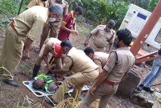 employee trapped on top of BSNL tower  ബിഎസ്എൻഎൽ ടവർ  ബിഎസ്എൻഎൽ ടവറിൻ്റെ മുകളിൽ കുടുങ്ങിയ ജീവനക്കാരൻ വാർത്ത  ഫയർഫോഴ്‌സ്  അജിത്ത് ബിഎസ്എൻഎൽ