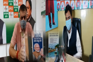 congress targeted bjp for pm modi poster in bjp state headquarters