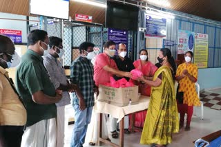 covid defense kit distribution  alappuzha covid news  covid latest news  കൊവിഡ് വാർത്തകള്‍  ആലപ്പുഴ കൊവിഡ് വാർത്തകള്‍  ഇന്നത്തെ കൊവിഡ് കണക്ക്