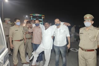 Highway robbers caught in police encounter in greater noida