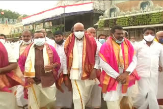 Political celebrities visit tirumala