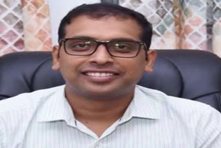 Ujjain Collector  ഉജ്ജൈൻ കലക്‌ടർ  വാക്‌സിൻ സ്വീകരിക്കാത്തവർക്ക് ശമ്പളമില്ല  salaries will be canceled who do not receive the vaccine  salary cut  ശമ്പളം റദ്ദാക്കും  വാക്‌സിനേഷ  vaccination  vaccine for govt employees  സർക്കാർ ജീവനക്കാർക്ക് വാക്‌സിനേഷൻ  വാക്സിൻ  ഉജ്ജൈൻ  Ujjain  മഹാരാഷ്‌ട്ര  maharashtra  vaccine updates  vaccine news  വാക്സിൻ വാർത്ത