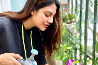 pregnant nusrat jahan's feel good post in instagram, netizen still trolling her