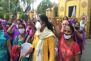 Asha workers protesting