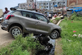 Car hit with two bikes in Ranchi