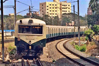 Suburban trains  Suburban trains in Chennai running from today  chennai news  train  train running status  chennai latest news  train time  chennai train  tamilnadu latest news  today news  சென்னை செய்திகள்  ரயில் சேவை  ரயில் நேரம்  ரயில் இயக்கம்  சென்னை ரயில் இயக்கம்  ரயில்  முகக்கவசம் இல்லாமல் இருந்தால் அபராதம்  அவராதம்  மின்சார ரயில்  electric train  chennai electric train timing