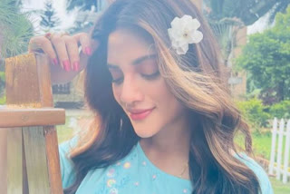 nusrat jahan glows in sky kaftaan in her new baby bump pics