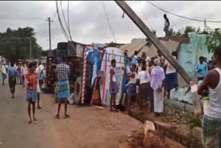 diesel-tank-collides-to-power-pole-in-vijayanagara