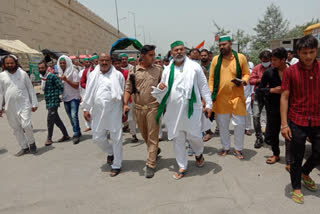 farmer tractor rally against farm laws