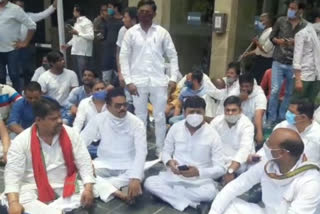 samajwadi party worker protest
