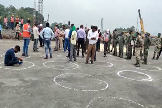 lathi-charge-on-the-employees-of-triveni-sainik-mining-in-hazaribag