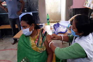 corona-vaccination-continues-in-15-wards-of-dantewada